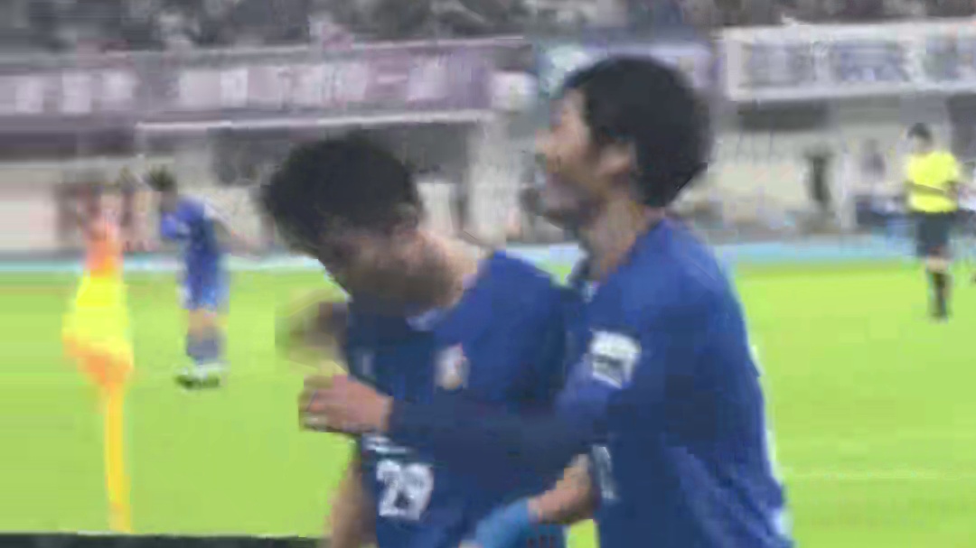 角球开低平球，禁区里十几号人全部傻眼