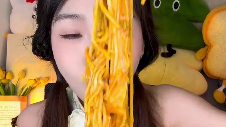 深夜谁能拒绝一碗黏糊糊的李海龙麻辣烫呢#灵魂宵夜 #李海龙麻辣烫 #这也太好吃了