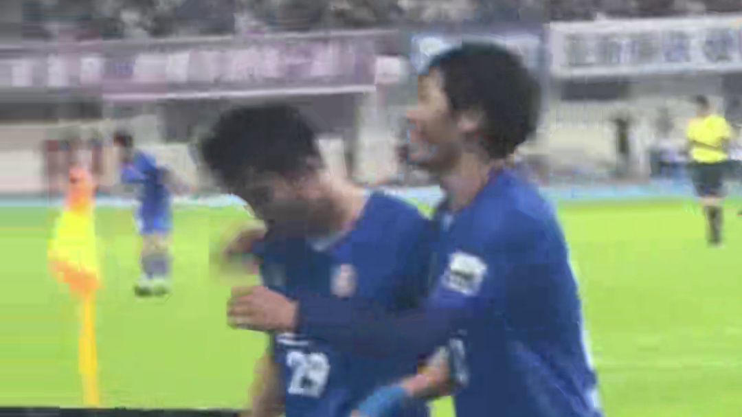 角球开低平球，禁区里十几号人全部傻眼