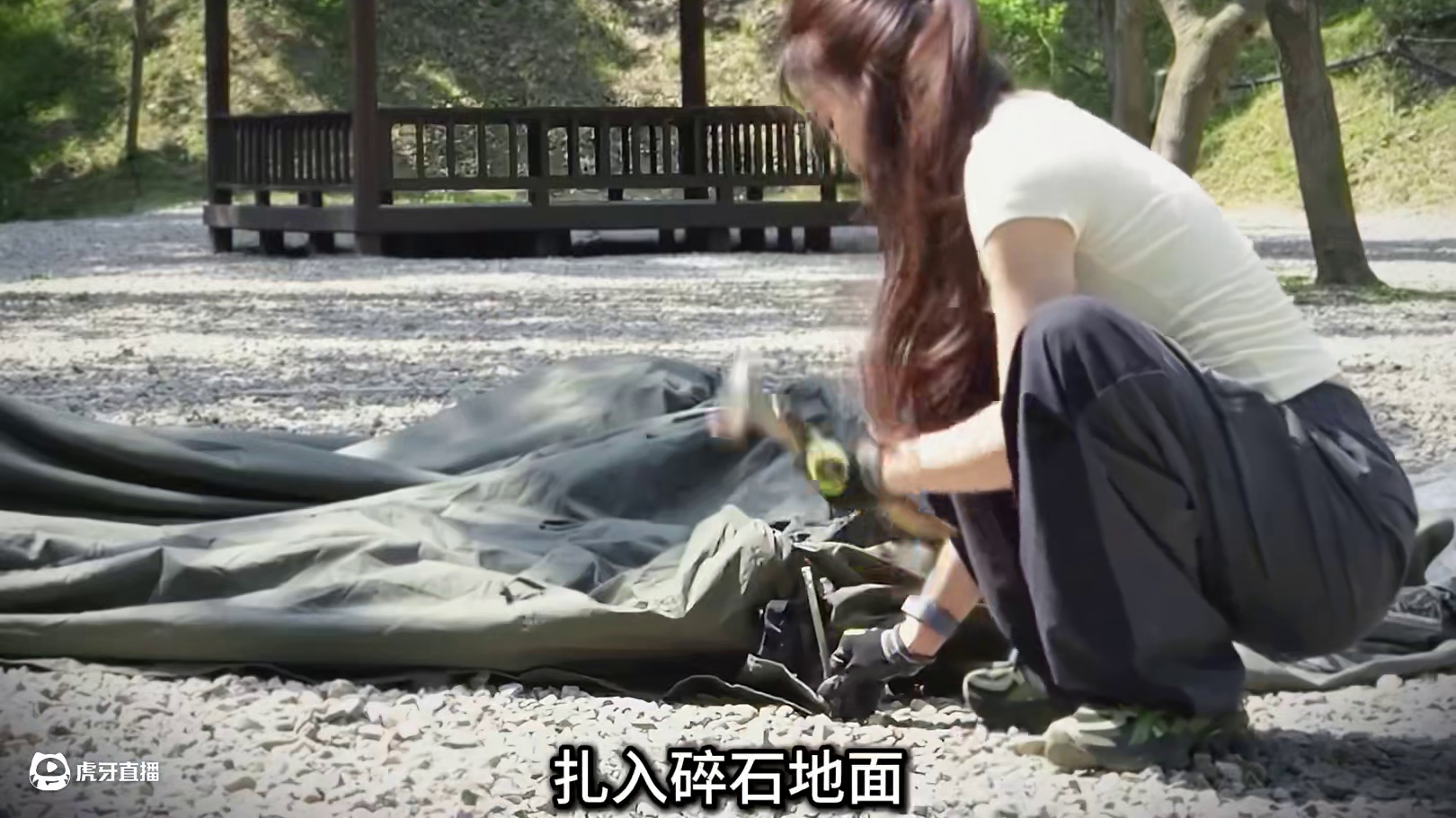 第1集：独自驾车到深山中，搭建帐篷露营地，遇到暴雨天气，享受户外露营