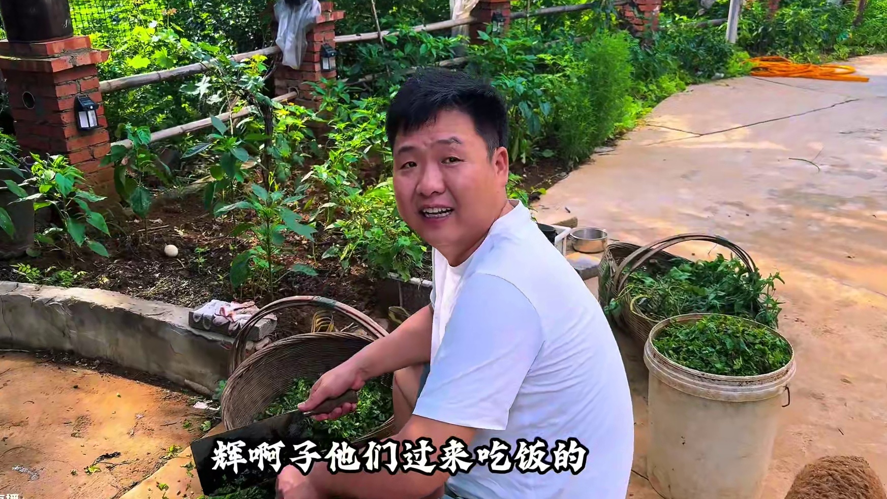 几天没吃肉，今天炖一锅牛骨头，朋友们一起喝一杯真爽！ #我的乡村生活 #新农人计划20