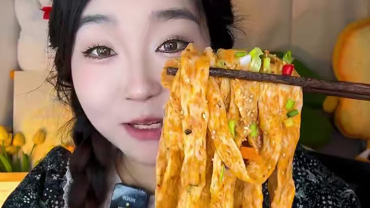 真方便！！！而且口感也很好！两个口味哦！都好吃，主要是可以开袋即食，不需要泡！#牛筋面 #速食美食 