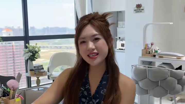 来万达楼上写字楼里做美甲啦～