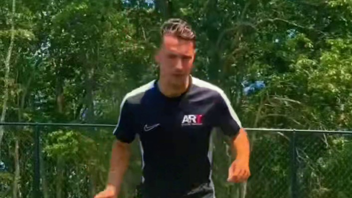 足球小课堂：停球的两个关键点#足球