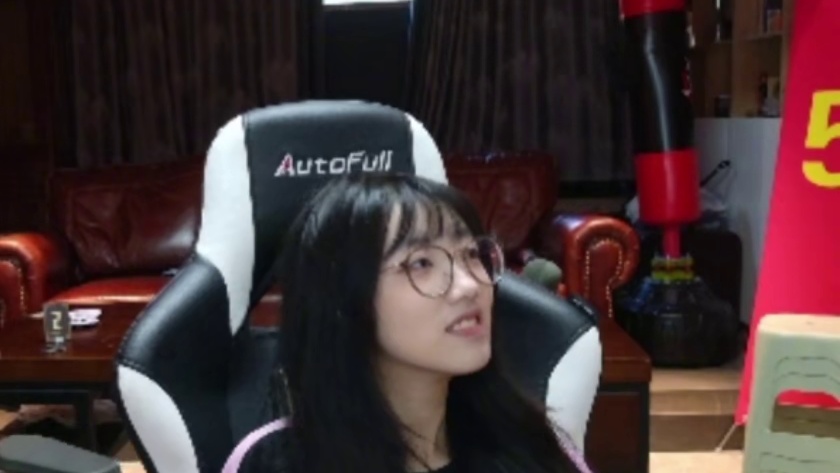 小黄“恶魔低语”