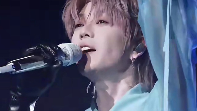 “一个人可能晚婚可能不结婚 也想过为某人私奔” #王栎鑫#一个人#现场版live#王栎鑫演唱会#王栎