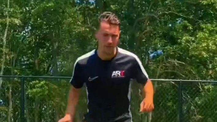 足球小课堂：停球的两个关键点