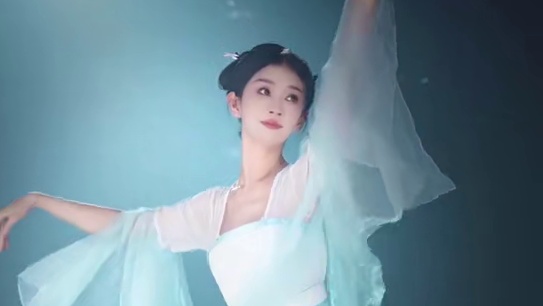 月光默默照南山  心上人与我相望却隔岸#山月不眠#云之羽插曲#古典舞