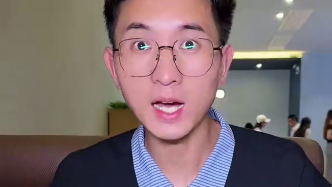 在高铁站旁边居然也能喝到个位数的咖啡了，冰美式只要5.9，生椰拿铁也只要9.9哦 还有米饭和西餐也都