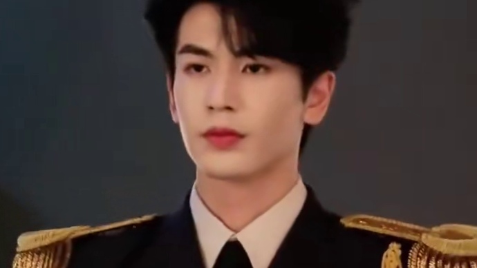 #张凌赫海军蓝军装   张凌赫在这一秒过火中已经帅到天地不知为何物！！#张凌赫 #这一秒过火