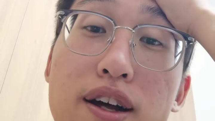 性格敏感，还可能咬人的小狗能拍成写真么？
郑州小伴宠物相馆可以解决这个问题哦
无论是性格敏感 或者是