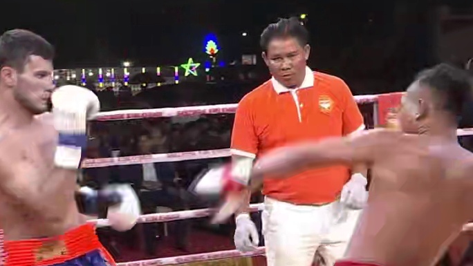 后手摆拳！这弧度这力量，一击KO#椒王风云 #自由搏击 #格斗