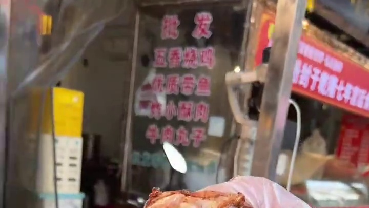 回民街9.9铁板鸡架，快来吃 #鸡架#回民街#西安美食