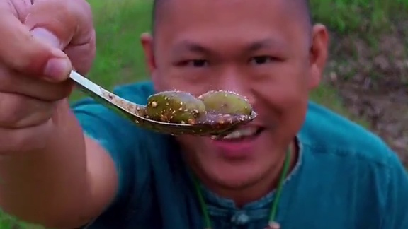 麻辣臭鱼汁拌橄榄 #美食 #户外美食 #泰国美食 #内容启发搜索