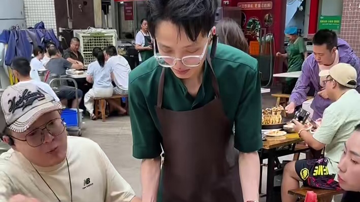 59.8的鱼蛙自助，两个人以上，还包含锅底油碟，还有十几种卤菜，水果，小吃，素菜，随便吃，性价比味道