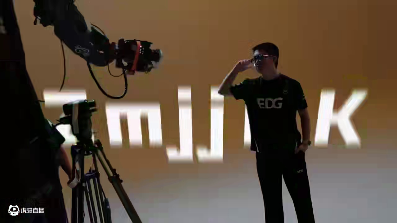 EDG发布联赛第二赛段出征片：骑士将骁勇向前，全力出击