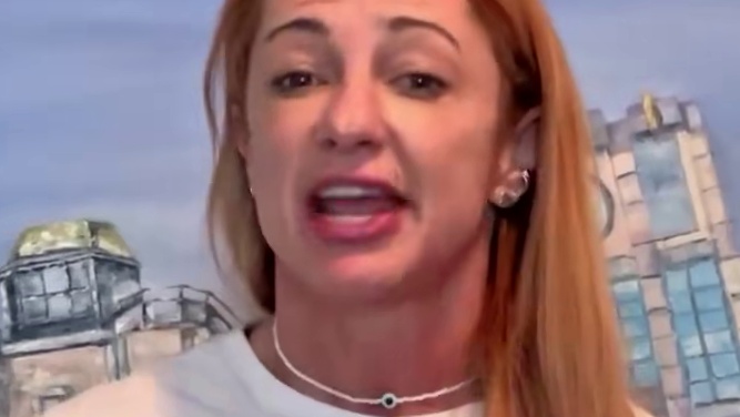  历史性时刻
15岁澳大利亚滑板天才Arisa Trew再创纪录！
在XGamesSLC 2025赛