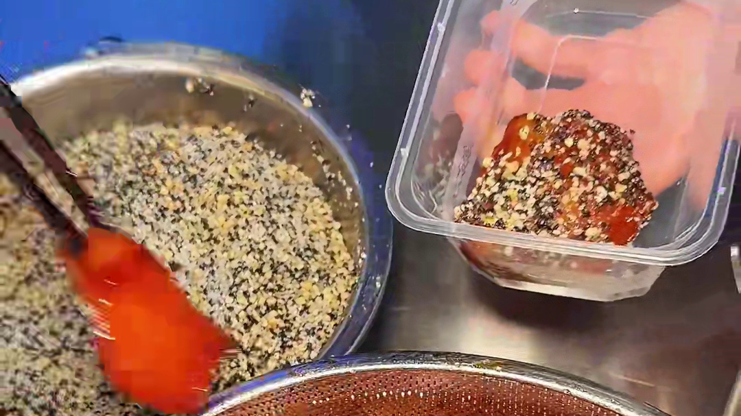 柳州街头水油堆，1块5一个