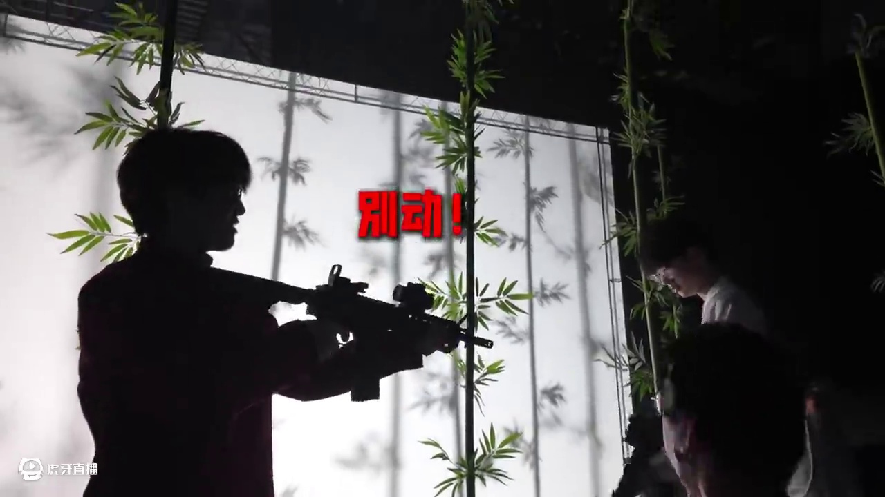 『天霸2025PEL夏季赛•拍摄花絮』
   新赛季国风开幕式拍摄
   享受花式按摩ing（落荒而