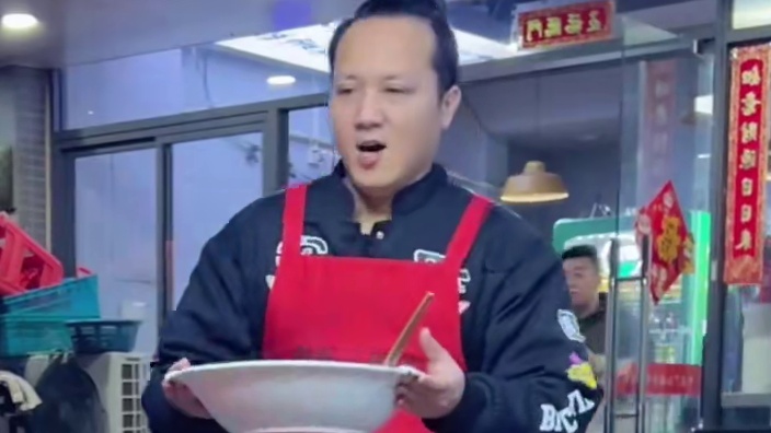 四川美女赚了2000元~#螺蛳粉