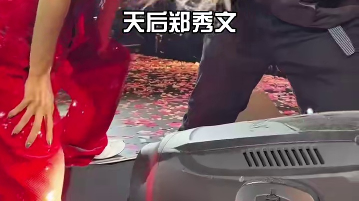 抑郁症竟成一众明星“高发地”，王嘉尔消失一年，赵露思躯体化，有的人却再也没能走出来 #赵露思  #王