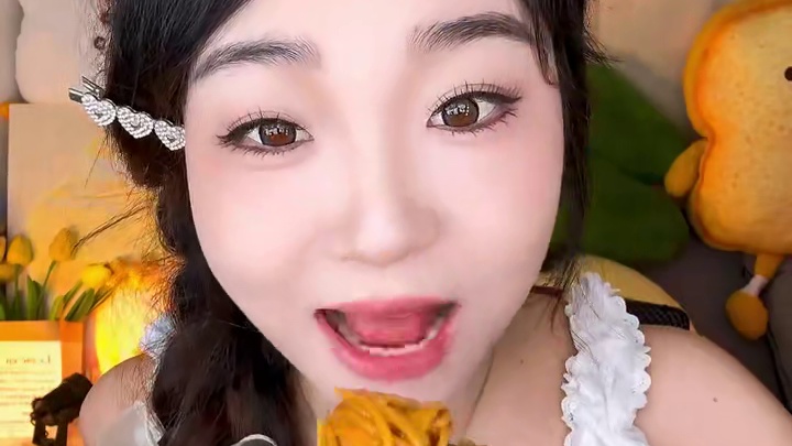 今天吃的黑鸭味！辣口的！卤鸭的那个辣！#夜宵吃什么 #合味芳热干面 #这也太好吃了 #速食美食