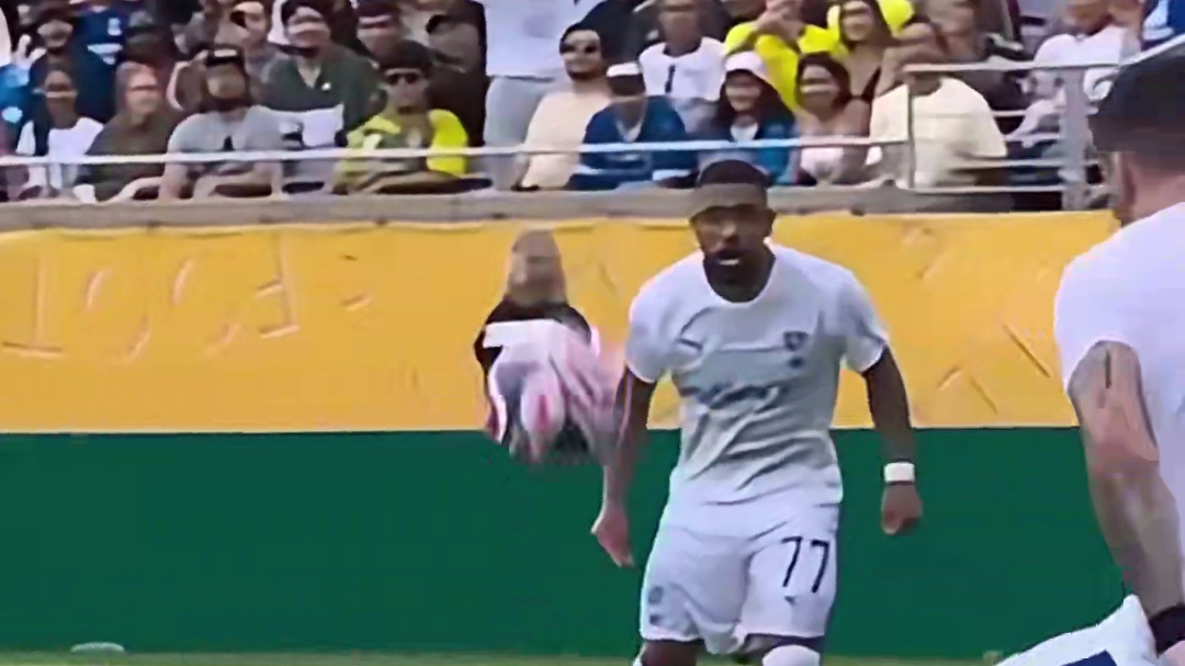 连停带过!马丁内利破门 弗鲁米嫩塞1球领先利雅得新月 #世俱杯 #利雅得新月 #足球 #dou来足球