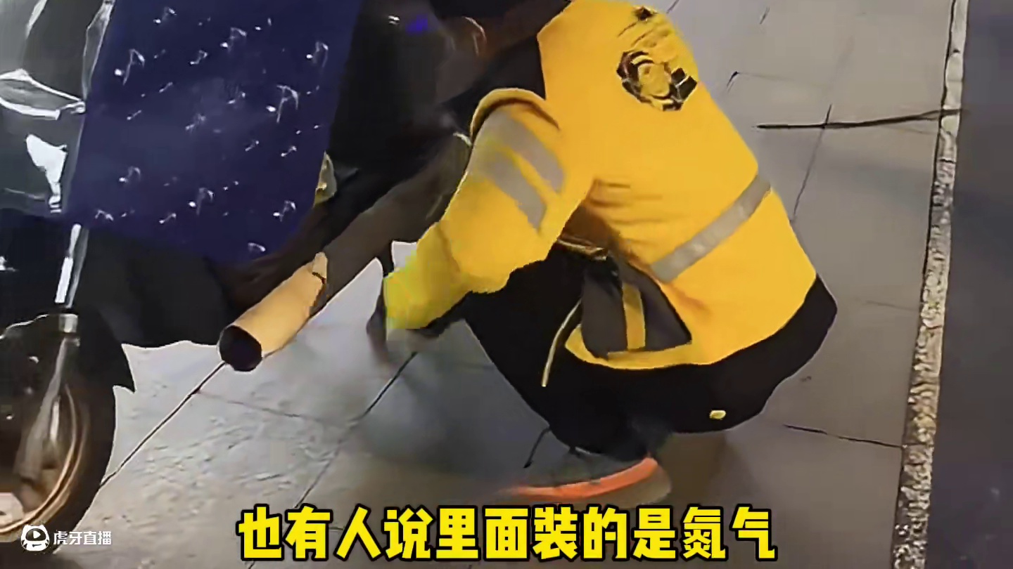 外卖小哥车上为什么都会挂着一根管子…#外卖 #门道