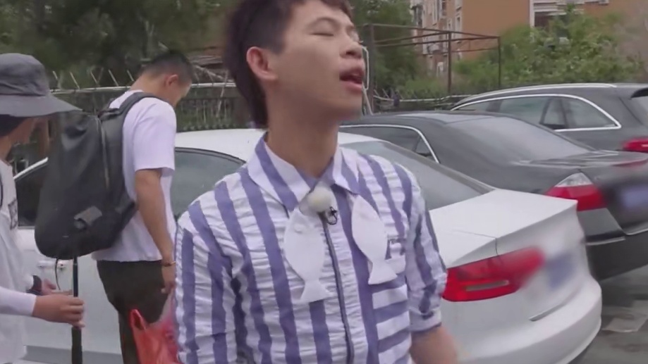 就是精致南方人的代表吧，价值上万的装饰品直接成套购买