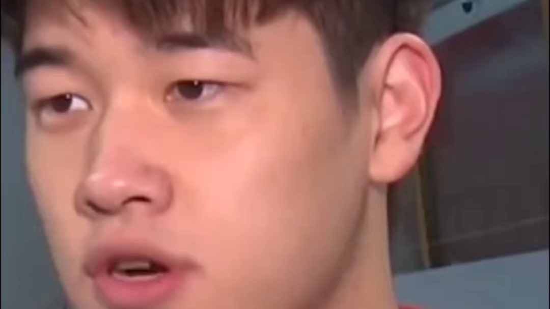 潘展乐谈新加坡世锦赛目标 保住100尝试200朝着新的世界纪录努力#潘展乐 #潘展乐夺冠 #新加坡游