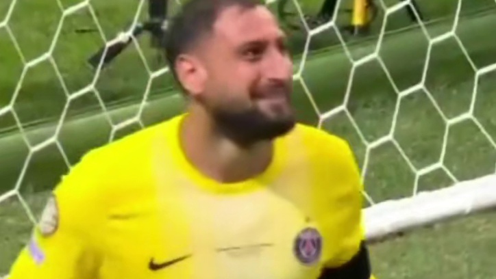 穆西亚拉奋不顾身遭遇重伤，多纳鲁马掩面流泪自责不已！