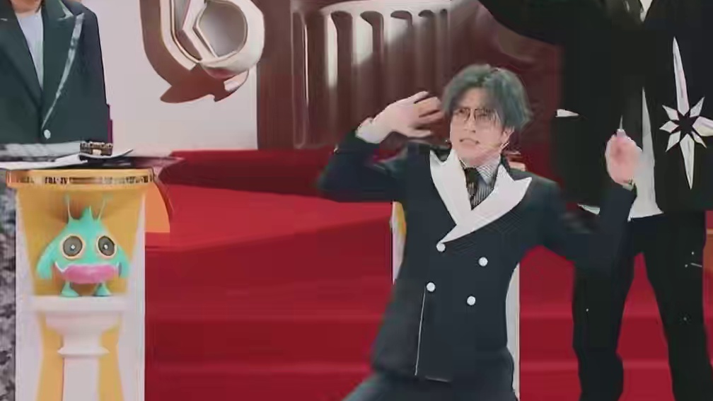 不仅吵还癫