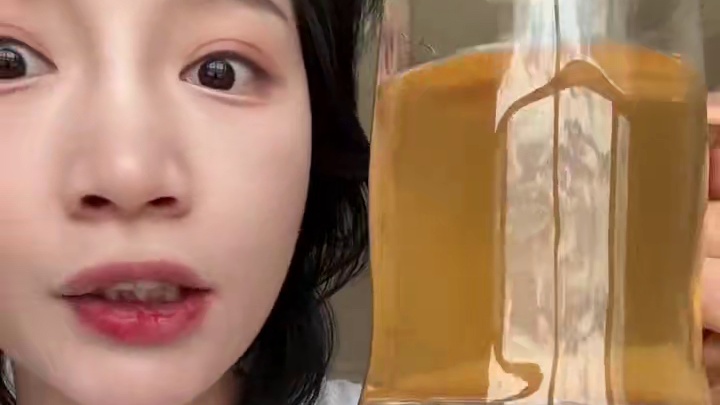 大馋丫头都给我喝！
早饭后、午饭后各一条，每条加500ml的冷水（自己喜欢的无糖饮料也行）冲！小口喝