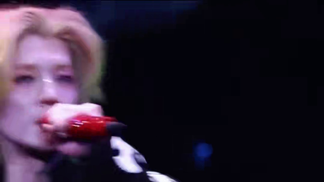 “直到有另一个人，能体会我的感觉” #鹿晗#我们的明天#现场版live#鹿晗青岛演唱会#鹿晗演唱会大