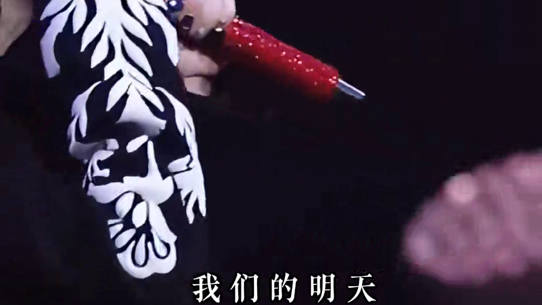 “在不可预知的明天 平静也是一种幸福” #鹿晗#我们的明天#现场版live#鹿晗青岛演唱会#鹿晗演唱