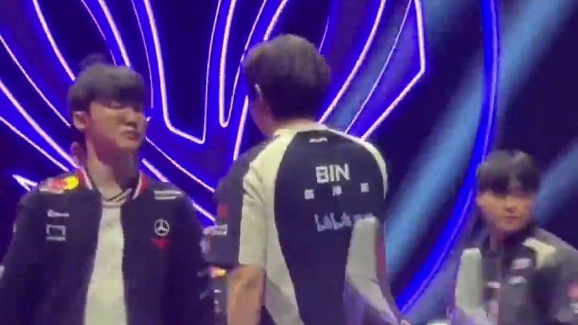 O神真的硬氣，bin不彎腰我也不低頭，一點不慣著bin,oner對其他四個人都低頭，就是不對bin低