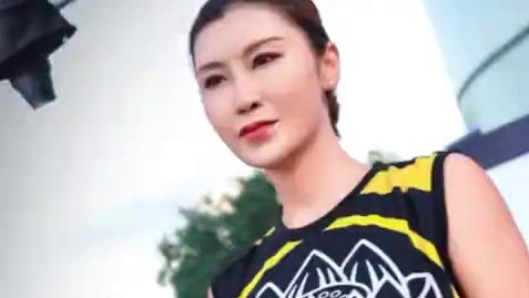 能和播求一起同台，展示他的莲花品牌服饰，是我的荣幸，泼天的运气砸到我了是不是？#中泰建交 #中泰建交