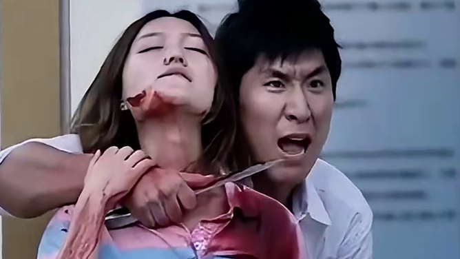 三秒四枪击毙歹徒，清空弹匣不应该得到谩骂