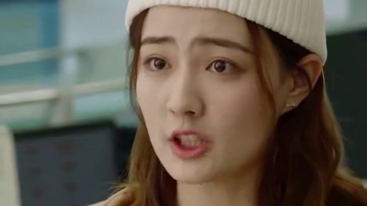 卓鹏利用向弄潮的微信将顾念约到向弄潮的实验室，说尽好话并表明自己对顾念的爱慕，两人重归于好。#东方卫