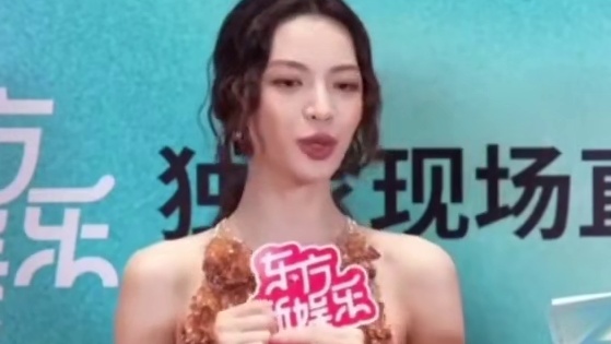 和#钟楚曦  的共同爱好找到了！那就是超爱广西柳州螺蛳粉~在柳州拍摄新剧《蝉》的时候，钟楚曦除了沉迷