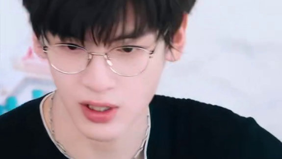 两个人如同做了闺蜜一般 #沈月#翟潇闻#中餐厅#娱乐评论大赏