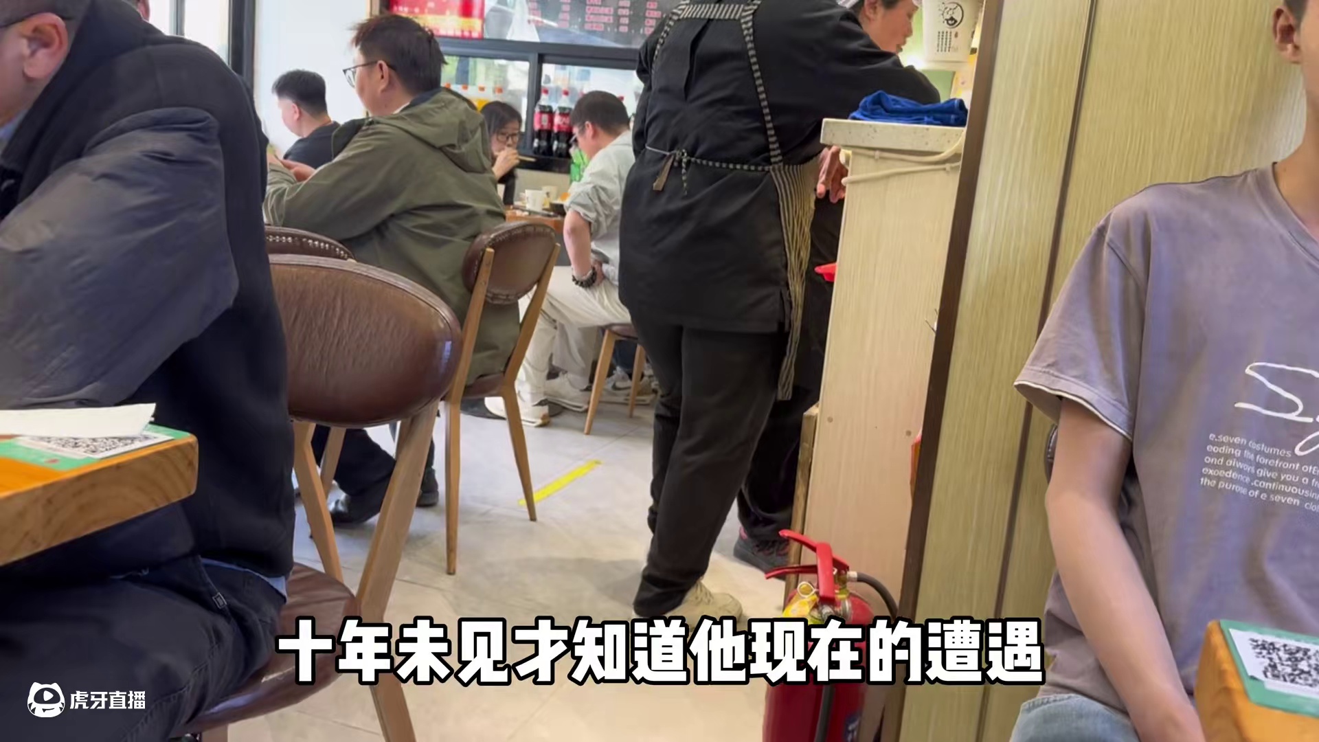 陪着发小去奔现，这个女孩确实好！临走之际给她对象买个小礼物 #奔现 #恋爱 #日常vlog #瓜子二