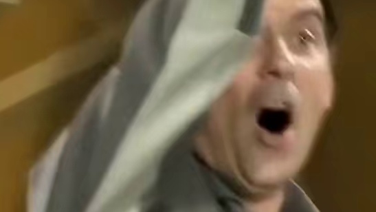 争议判罚！曼城队进球前，努里 手球在先