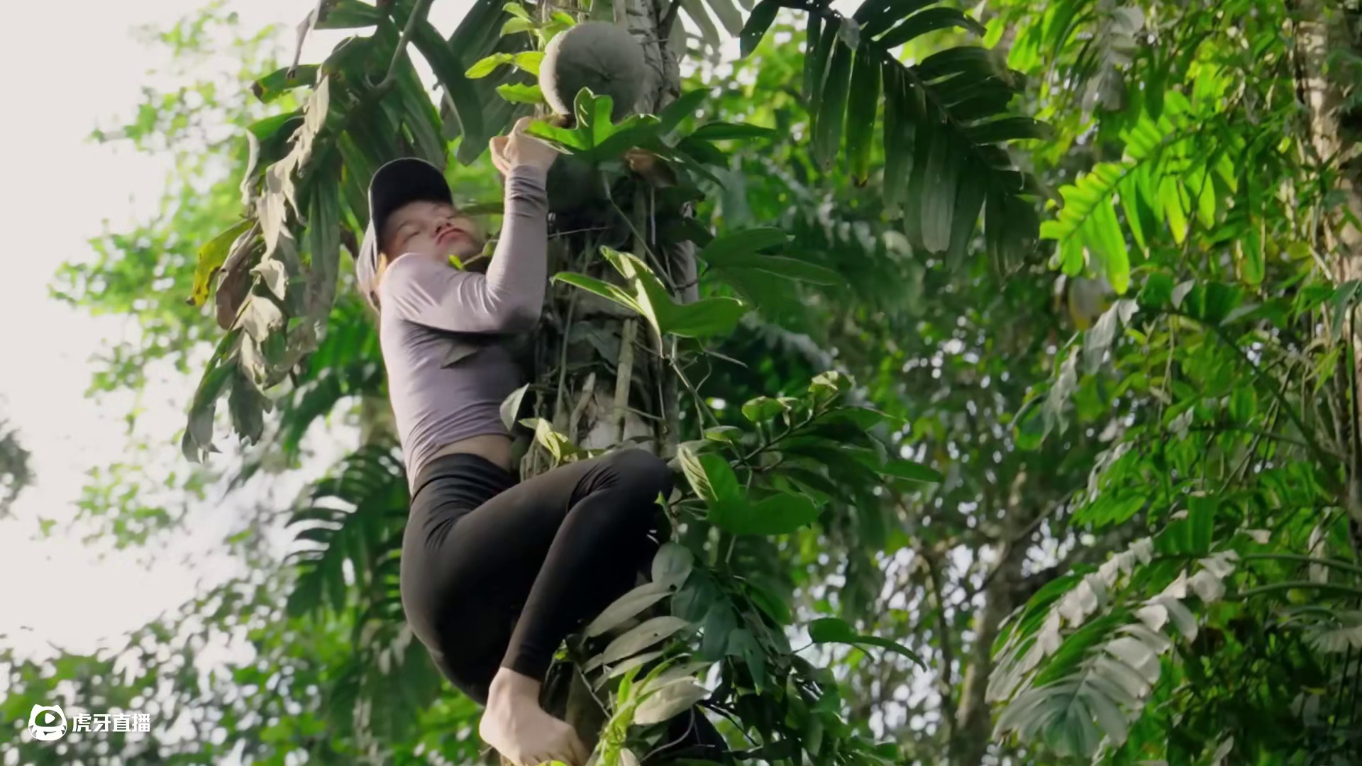 妹子荒野求生，全程手搓庇护所，外加露天澡堂！