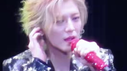 “直到有另一个人 能体会我的感觉” #鹿晗#我们的明天#现场版live#鹿晗青岛演唱会#鹿晗演唱会大