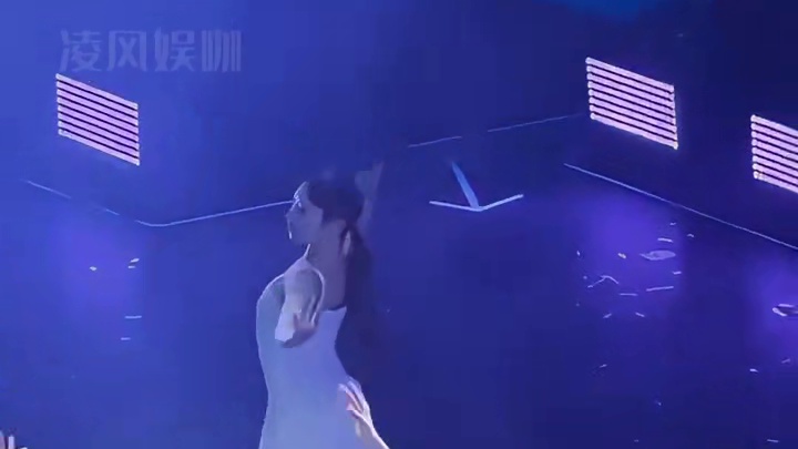 直到看到张杰升降台摔到腰椎骨裂，周杰伦被困20分钟呕吐不止，才知舞台事故一个比一个可怕 #张杰  #