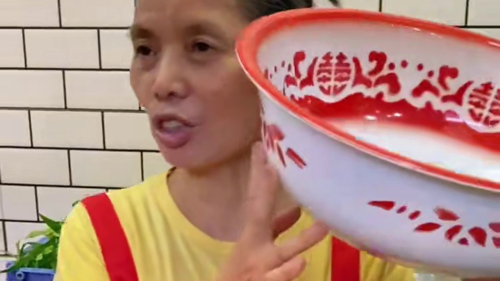 半斤涛挑战9两螺蛳粉？#螺蛳粉