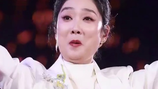 明明玲花才是主唱，为何凤凰传奇因为曾毅三连取消演唱会？才懂不是“独木难支”而是22年的坚守#玲花 #