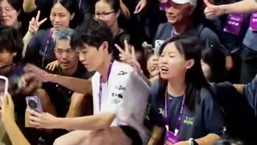 青春没有售价 疯狂就在当下 #羽毛球 #林丹 #林丹杯羽毛球公开赛