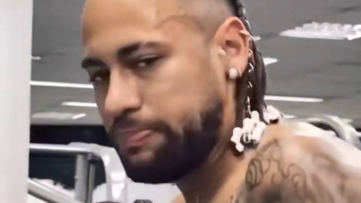 内马尔训练时像进ICU#足球